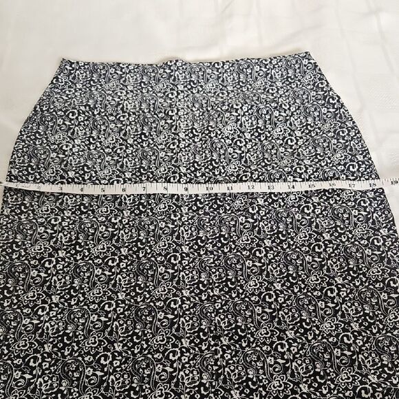 Suzy Shier Black and White Pencil Skirt Knee-Length Work - Picture 7 of 16